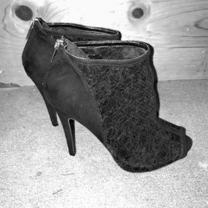 Guess peep toe lace booties in black